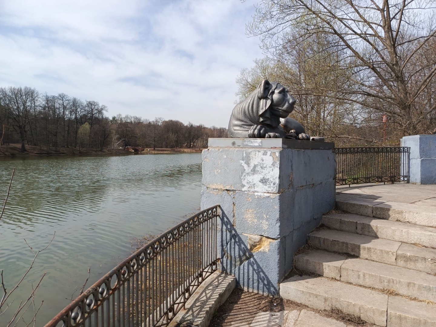 Пришла весна – пора гулять! Моя прогулка по Парку «Кузьминки» в Москве. История Усадьбы, Дед Мороз, Тропа сказок. Фото