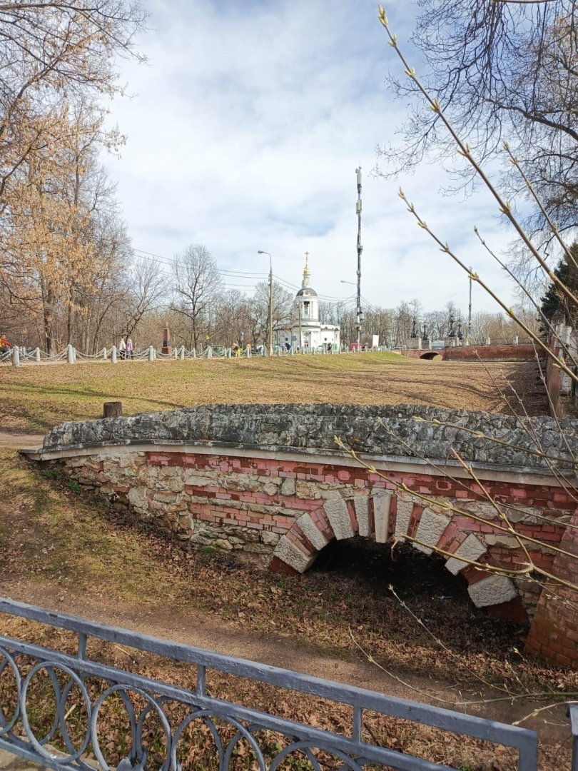 Пришла весна – пора гулять! Моя прогулка по Парку «Кузьминки» в Москве. История Усадьбы, Дед Мороз, Тропа сказок. Фото