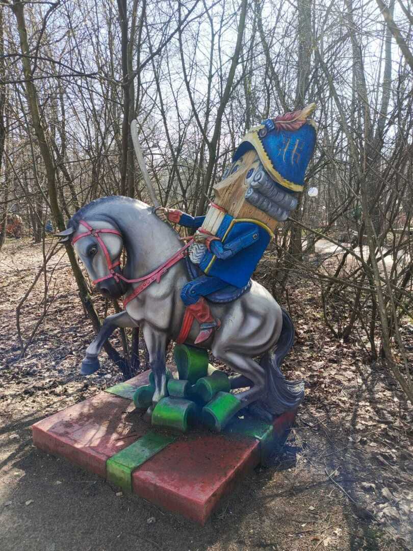 Пришла весна – пора гулять! Моя прогулка по Парку «Кузьминки» в Москве. История Усадьбы, Дед Мороз, Тропа сказок. Фото