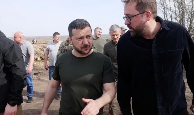 Зеленский отказался "отрезать землю и заключить мир” и призвал Соединенные Штаты и Запад помочь Украине с новым раундом планов контрнаступления.