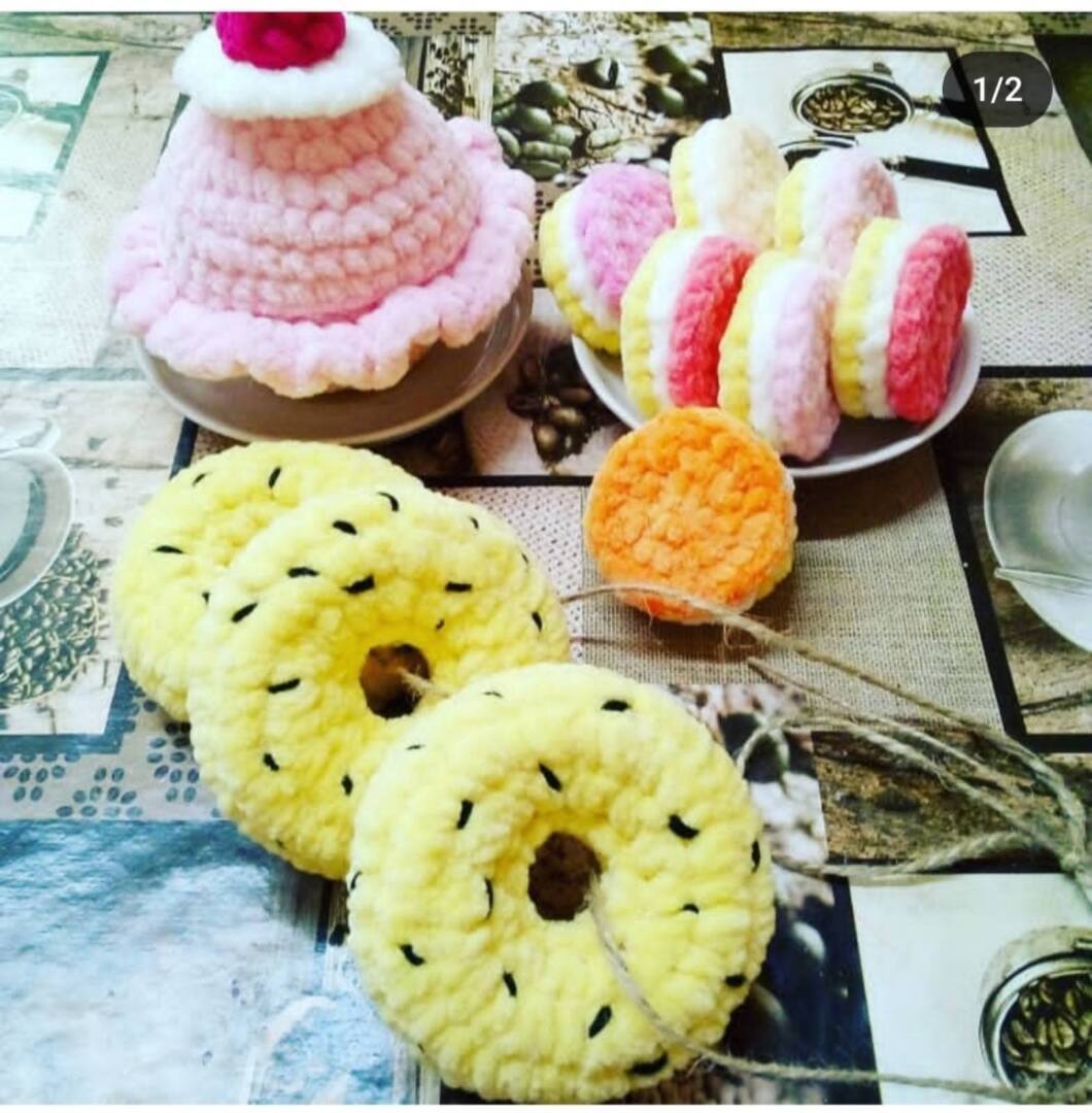 Немного сладостей.