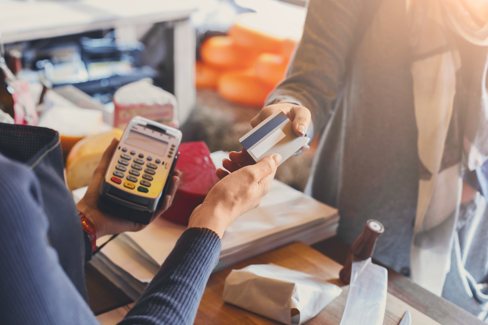 Тот, кто не берет чек в магазине, теперь может лишиться денег на своей банковской карте
