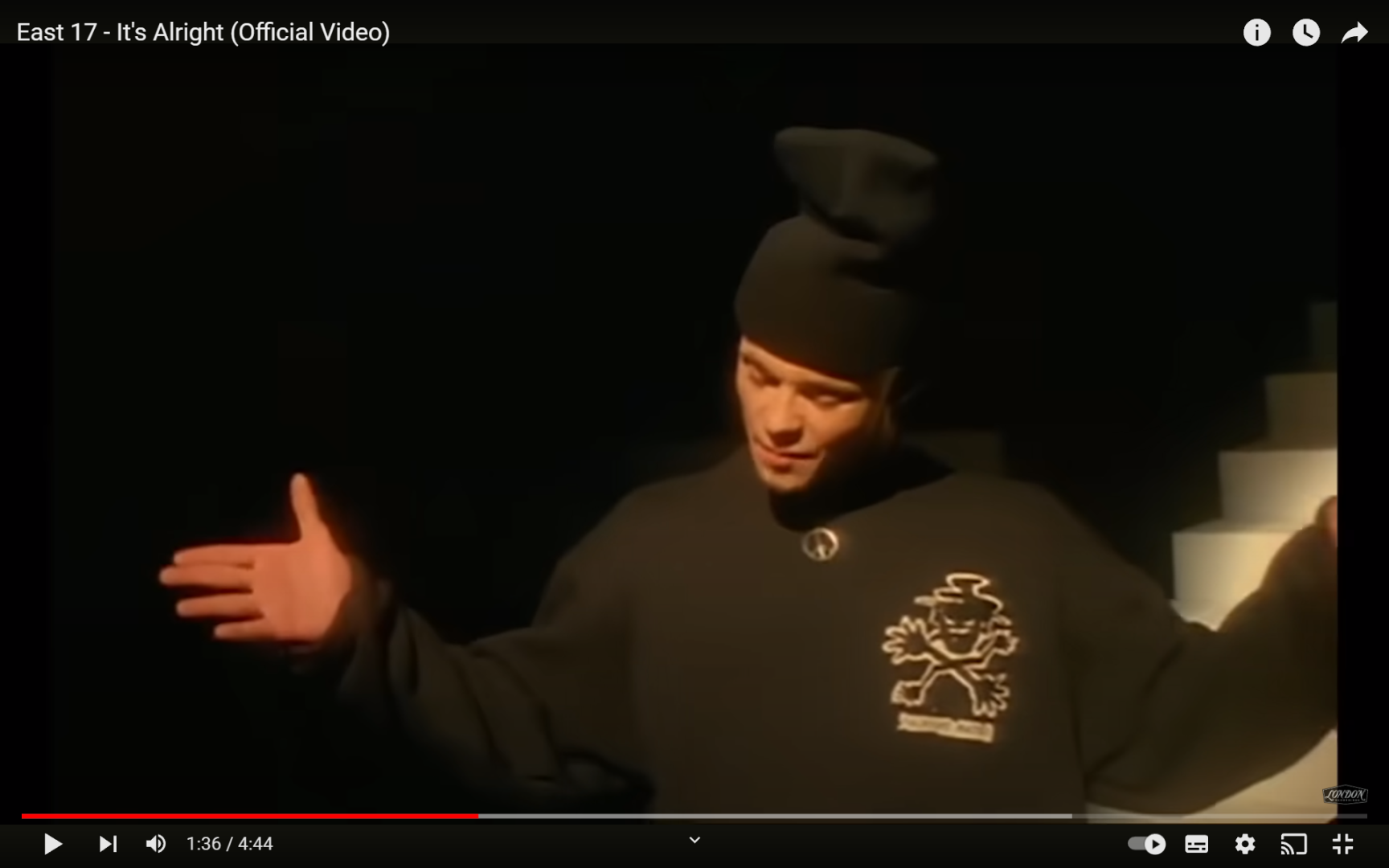 Чья шапка круче? East 17 It's Alright или Jamiroquai Virtual Insanity? Видео из 1990-х. Крутейшие шапки. Мода супер. И как называются шапки?