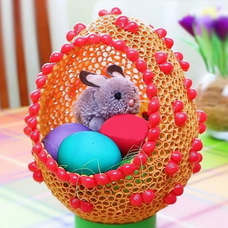 Как вам такие необычные вязаные украшения к Пасхе?