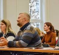 "Разбираемся в тайнах души: кто такие психолог по призванию и народный психолог"