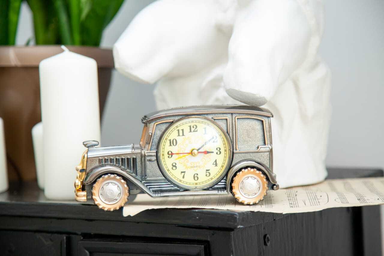 У знакомой сын встречается с учительницей, она не знает, что делать. У брата моей бабушки тоже был роман с учительницей - что из этого вышло?