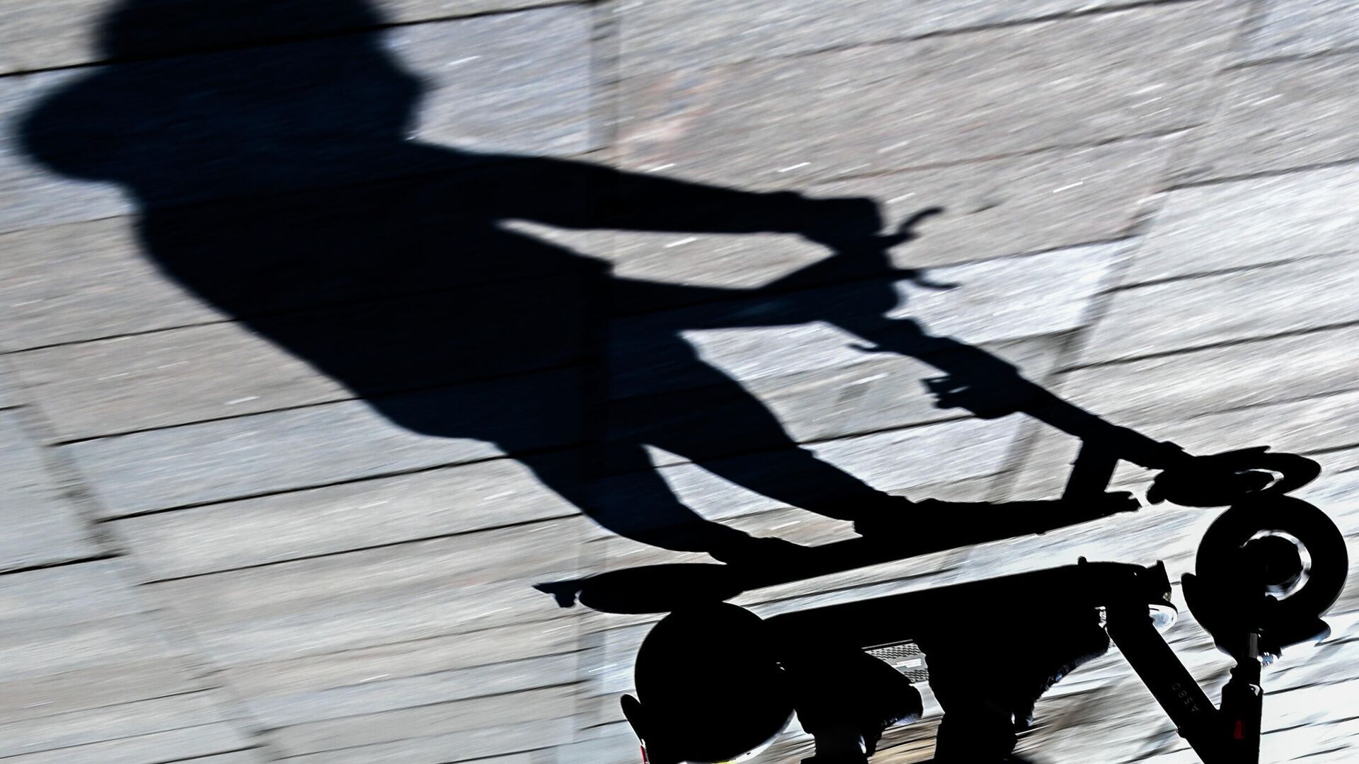 Штрафы для самокатчиков и велосипедистов внесли в Госдуму