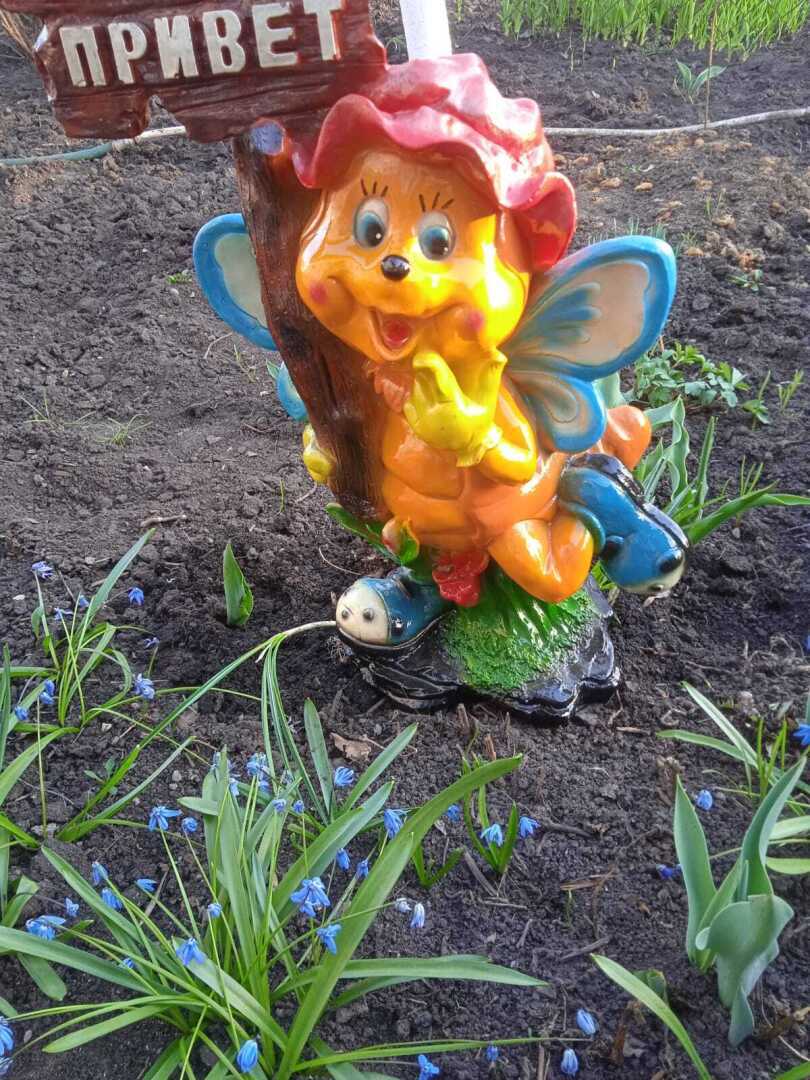 Мой дачный талисман Гном Гномыч и его подружка пчелка Урожайка: как и чем можно украсить свой дачный участок