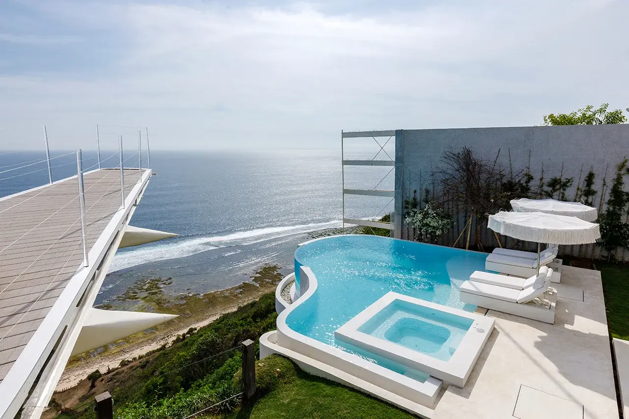 Люкс-отель в фюзеляже Боинга-737 на берегу Бали удивляет туристов