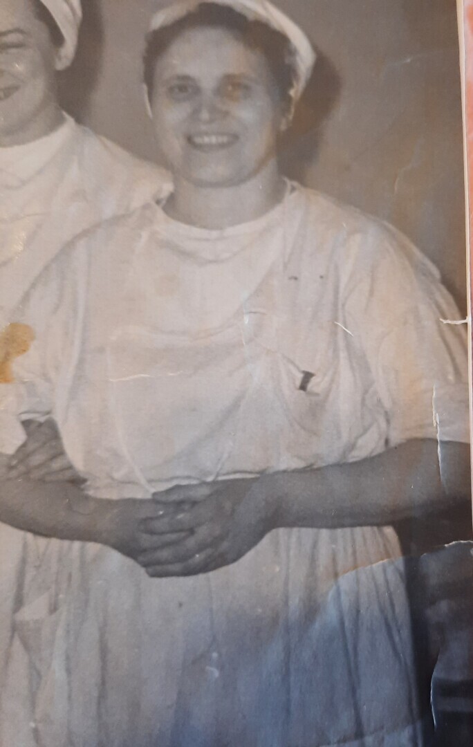 Спасибо за счастливое детство. Памяти моих любимых дедушки и бабушки.