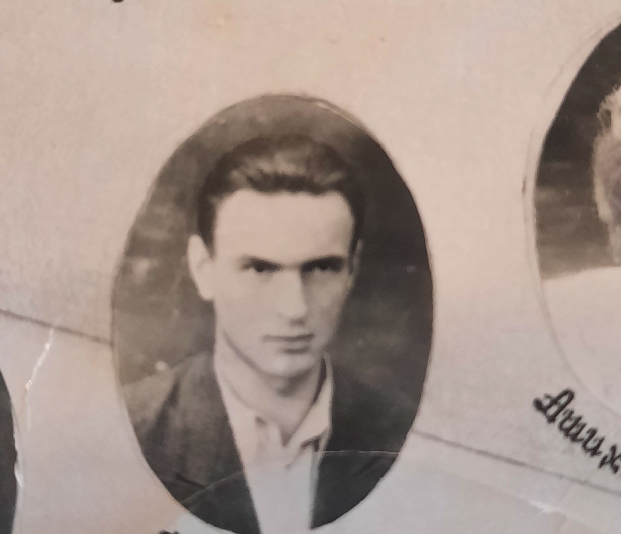 Спасибо за счастливое детство. Памяти моих любимых дедушки и бабушки.