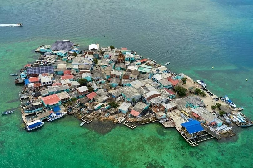 В «самом людном месте на Земле», где все родственники, нет места полицейским и машинам