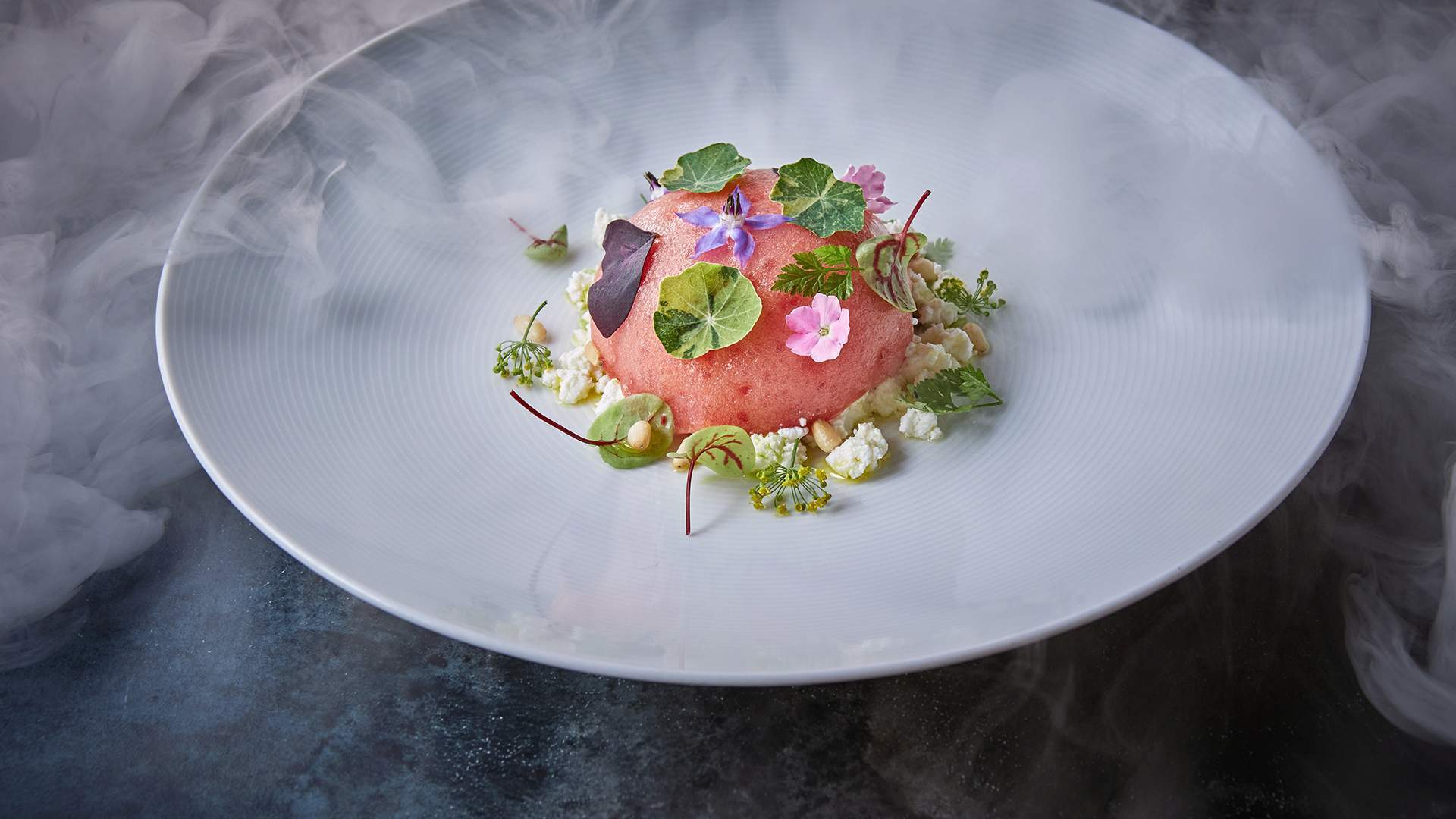 Добавим флера: зачем шефы используют цветы в еде