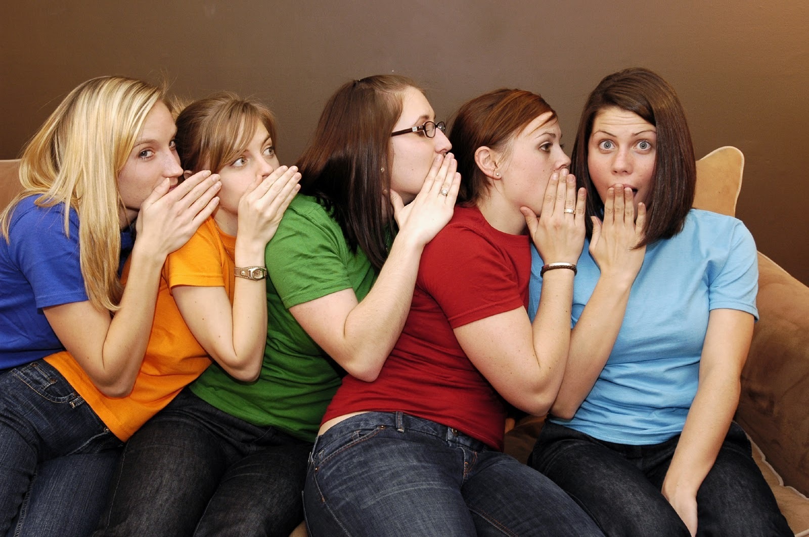 Почему люди сплетничают?