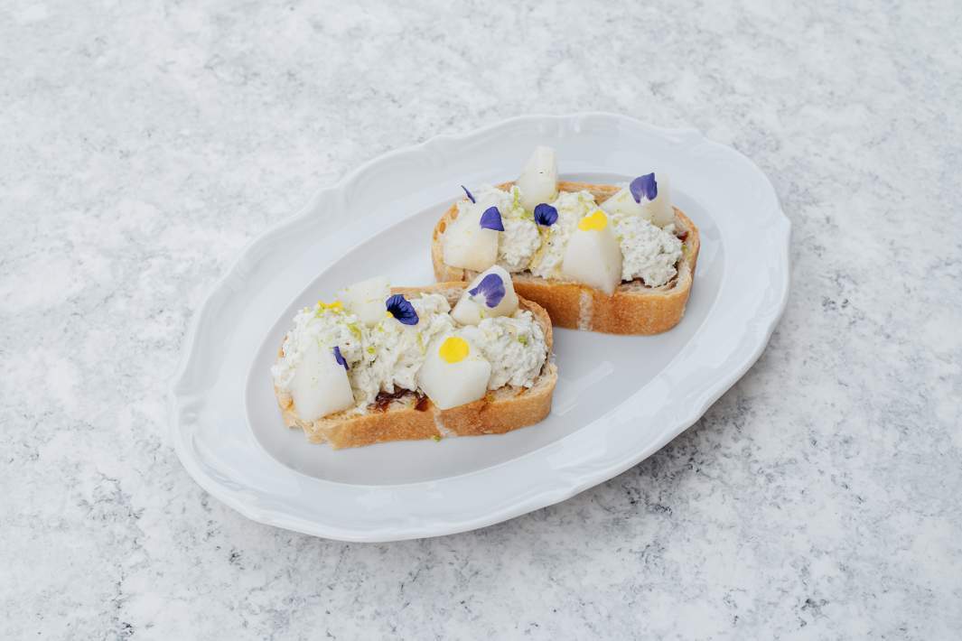 Добавим флера: зачем шефы используют цветы в еде