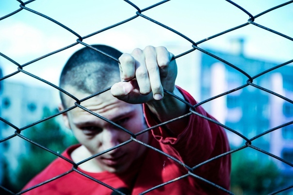 Каковы шансы человека вернуться к нормальной жизни после колонии - риски , преграды, страхи мешающие стать добропорядочным гражданином.