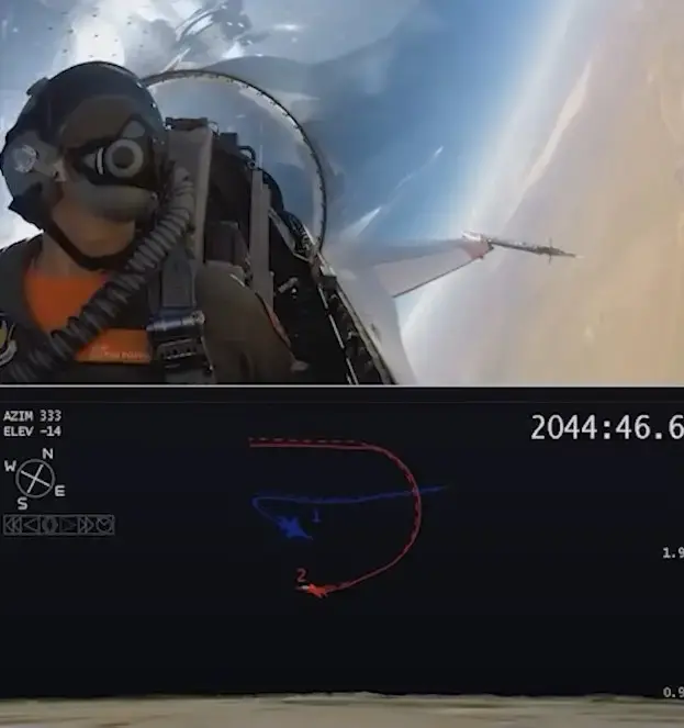 Пентагон сообщил, что впервые в тренировочном воздушном бою роботизированный самолёт с ИИ сражался против пилотируемой человеком боевой машины