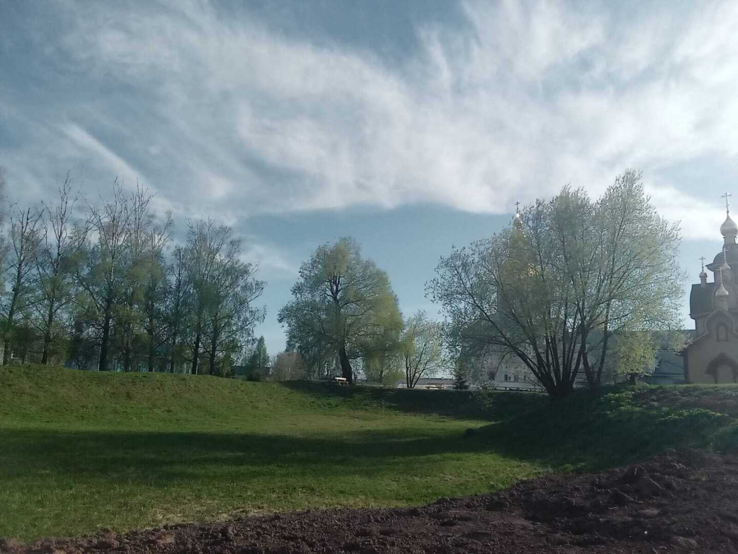 Легенда о двух белых лебедях. И быль о царе и царице