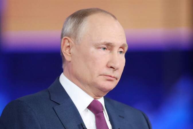 Этого человека кто нибудь знает в России ? Последние 4 фото с его участием