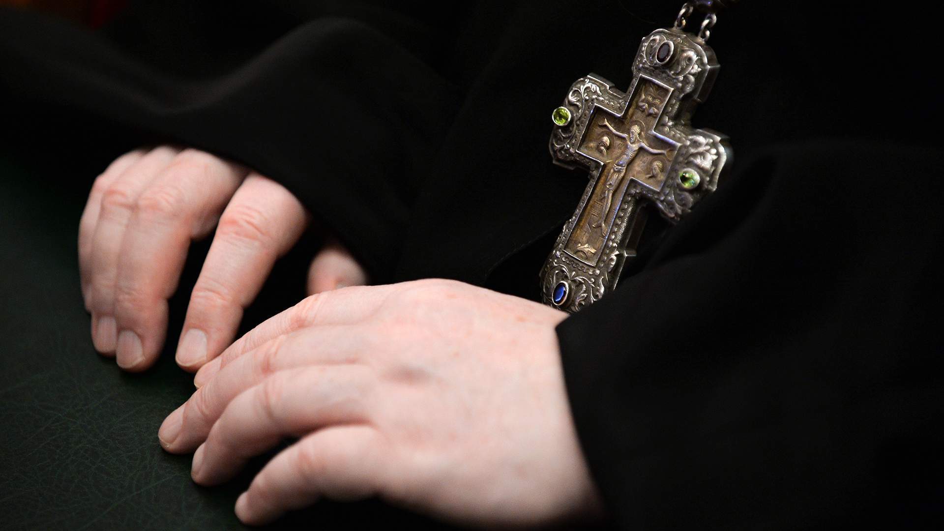 «Завербованные приносят присягу»: в России появилась новая религиозная секта