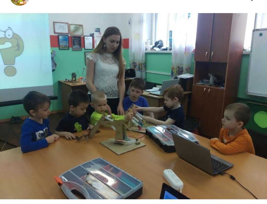 Я работала под камерами. Дети обманывали, камеры меня часто выручали