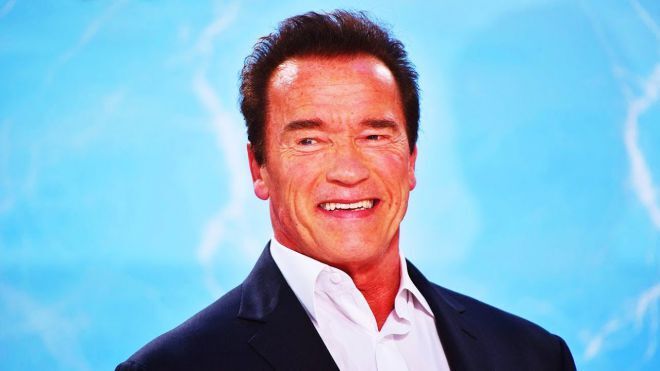 Арнольд Шварценеггер раздавил на танке 9-метровый лимузин Lincoln TownCar для передачи «Make it!»