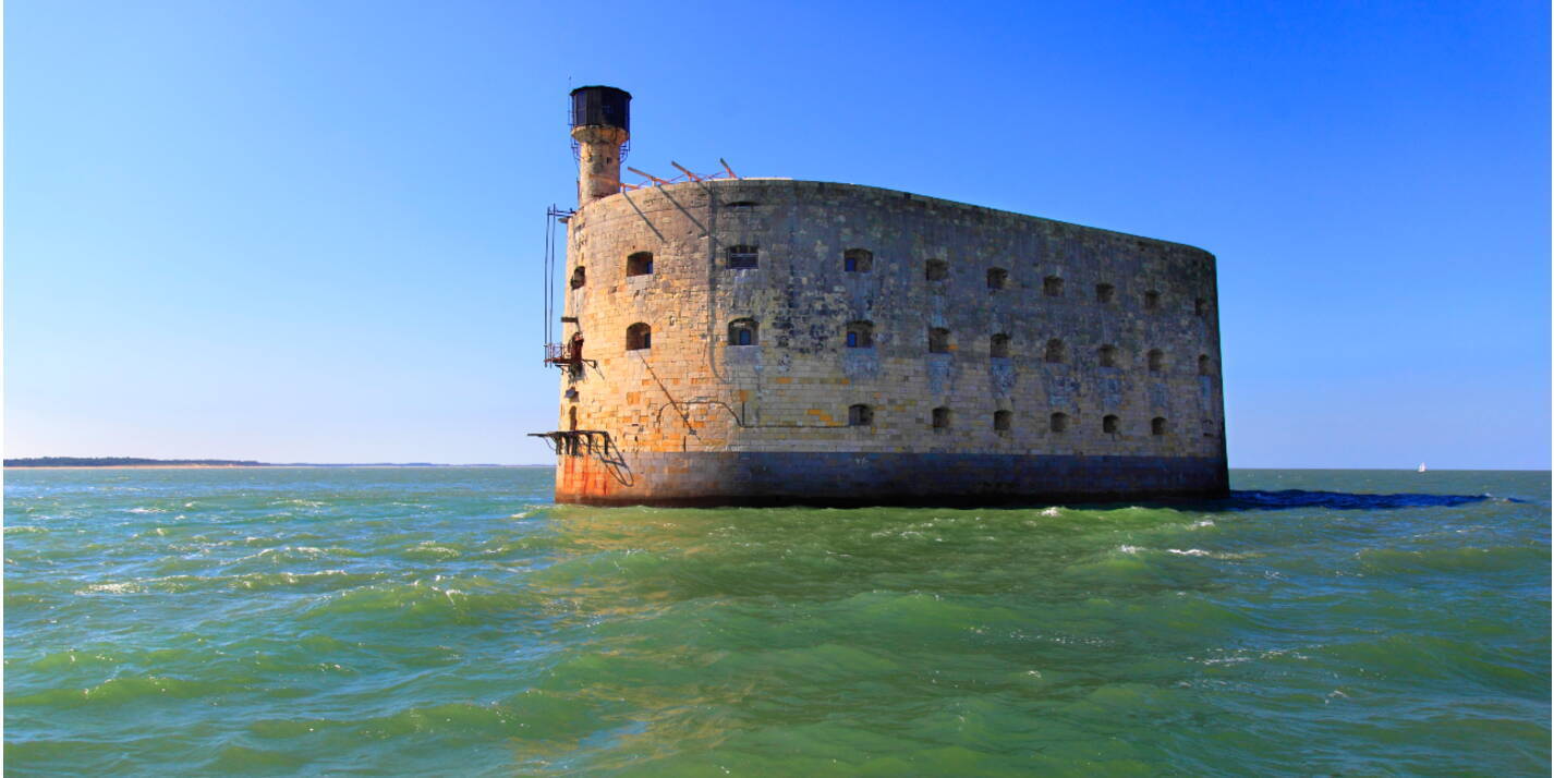 Не Интересно ! Что вы знаете о форте Байярд : какова его реальная история? Там были и россияне