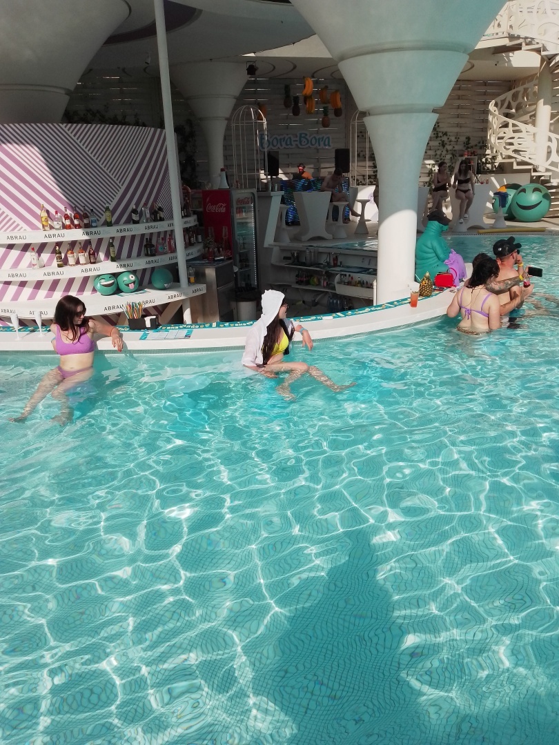 Обзор элитного пляжного клуба Bora Bora в Анапе.