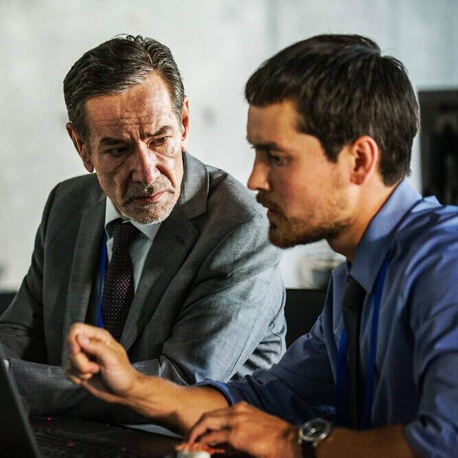 Шикарные детективные сериалы прямиком из Франции. Вы не пожалеете посмотрев эти сериалы.