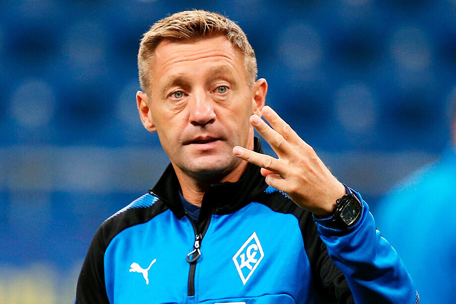 Топ-8 футболистов и тренеров