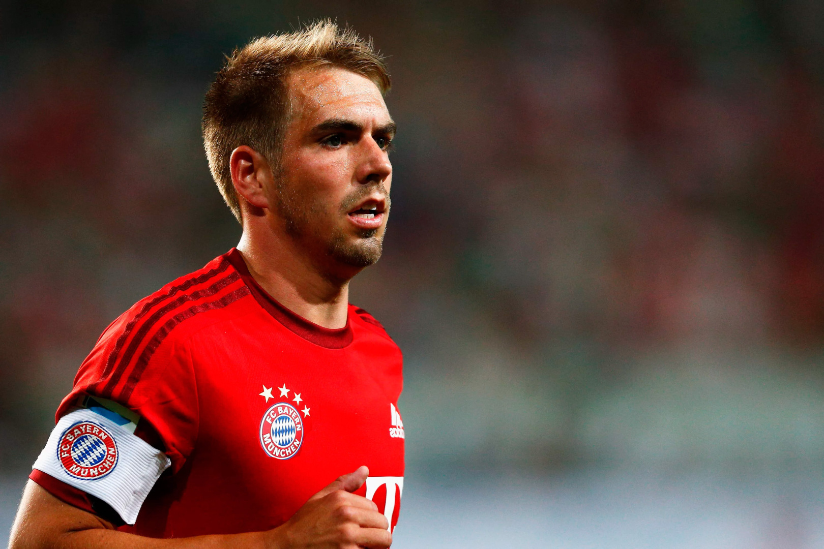 Топ-8 футболистов и тренеров