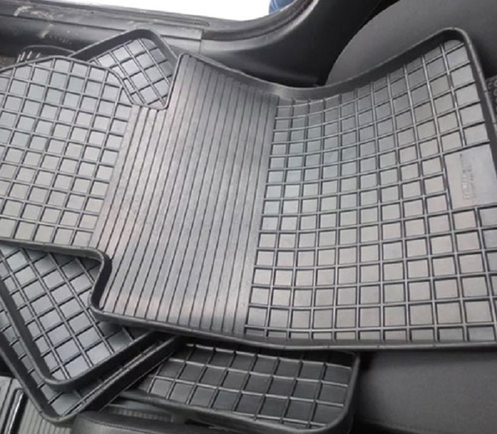 Функции и преимущества резиновых ковриков для автомобилей