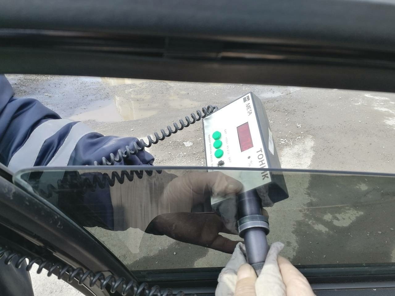 Особенности работы приборов для проверки светопропускания автомобильных стекол