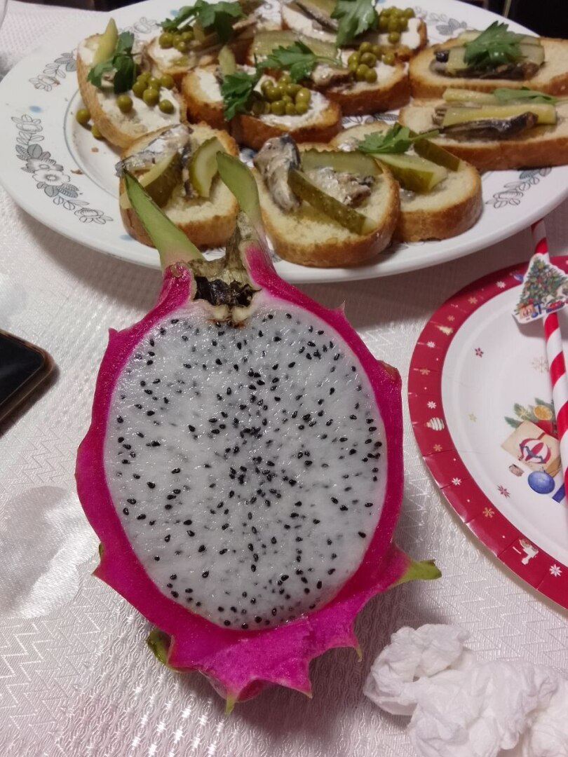 Наше знакомство с драконьим фруктом и наши впечатления от экзотического фрукта питахайя.