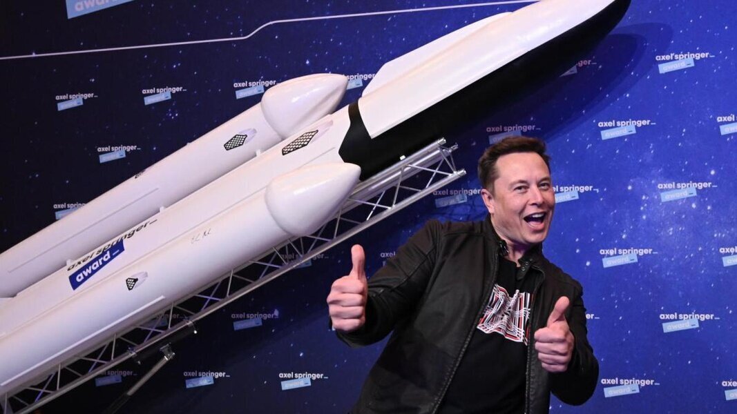 Илон Маск утверждает, что Людям нужно стремиться к колонизации Марса, чтобы обеспечить выживание человечества в случае катастрофы на Земле.