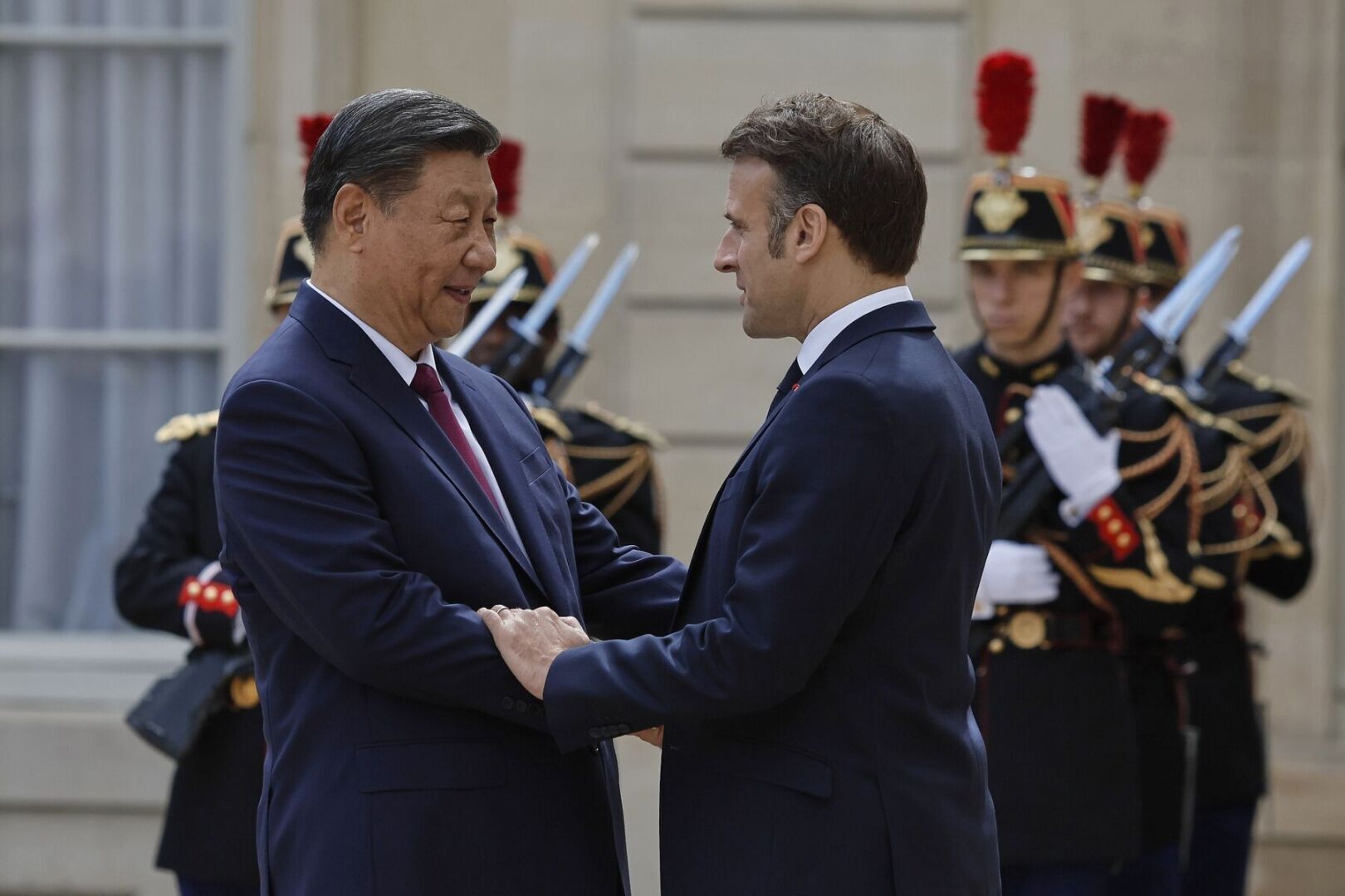 Си Цзиньпин призвал Макрона помочь Китаю избежать «новой холодной войны»