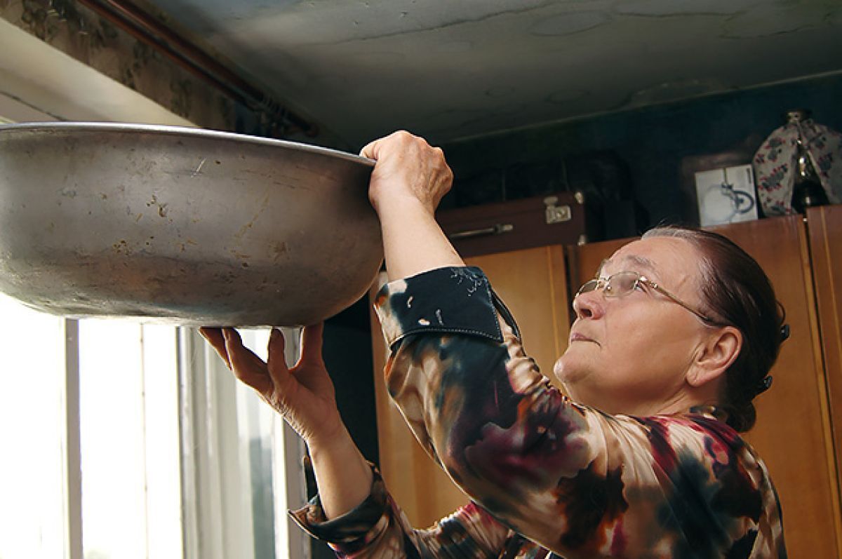 Как отсудить у управляющей компании деньги за протечку в кровле