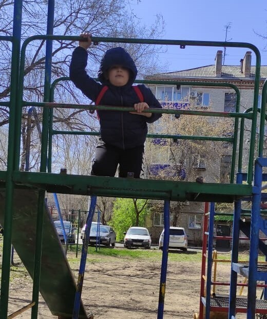 Опасная детская площадка. На такой даже не хочется гулять