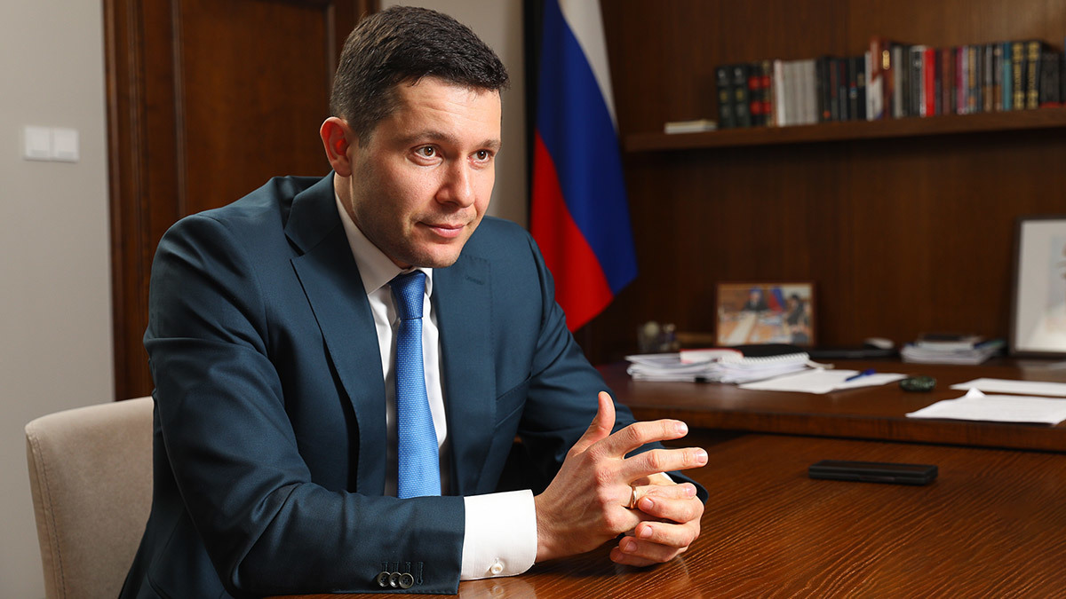 Антон Алиханов выступает за введение в России «Карты русского»