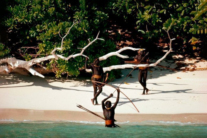 Где и как живут самые закрытые в мире племена