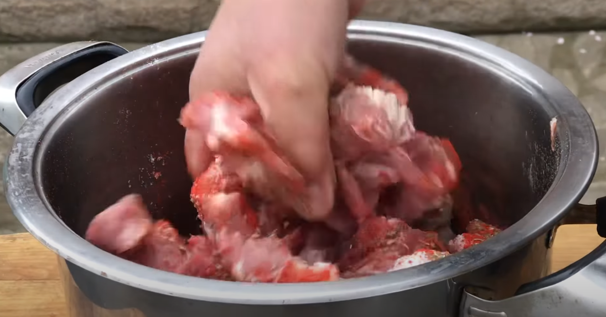 Как я мариную мясо для шашлыка. Очень просто и удивительно вкусно