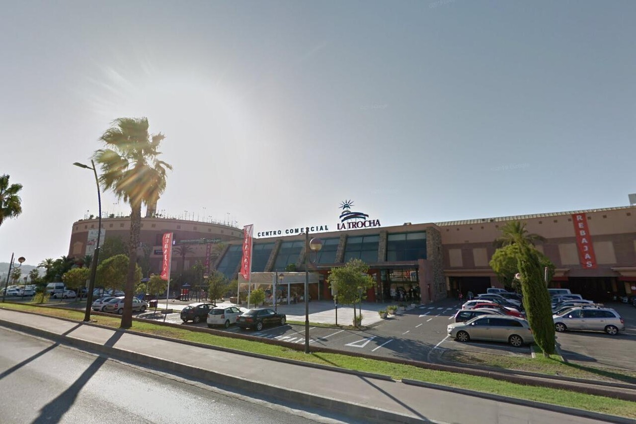 17-летняя швейцарская девочка, пропавшая много лет назад, дикий подросток, выросший в лесу