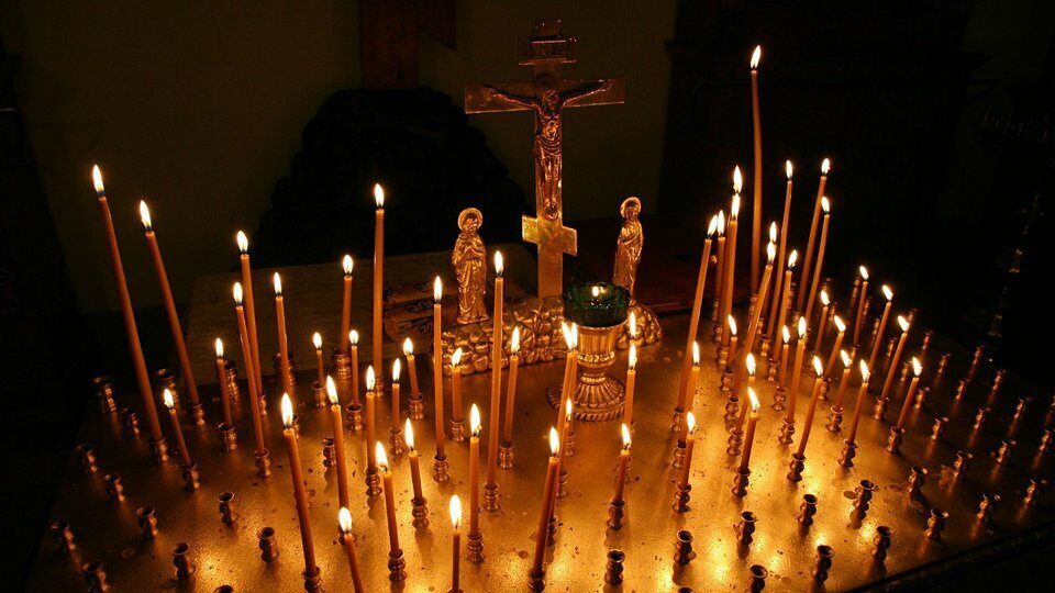 Радоница в 2024 году. Что можно и что нельзя делать на Радоницу. Как правильно подать поминальную записку. Приметы на Радоницу