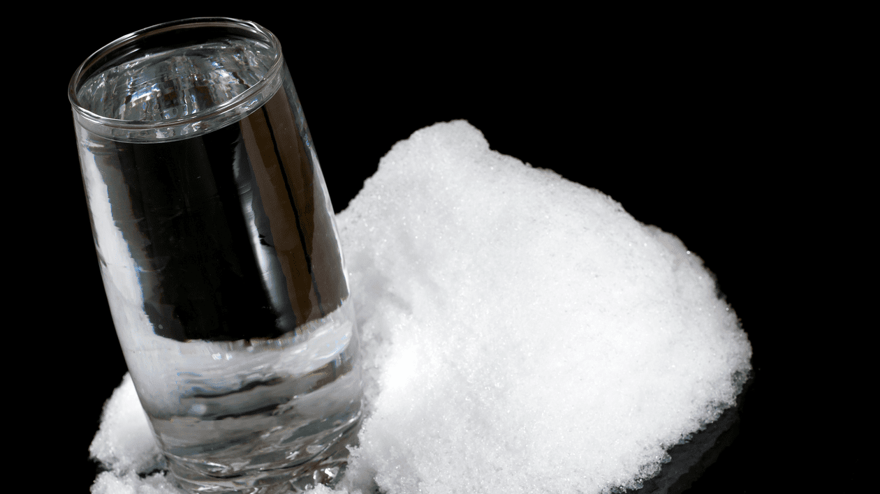 Полоскание горла соленой водой: в чем его польза?