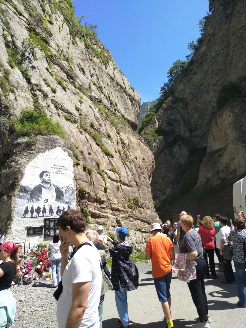 Как мы побывали в Кармадонском ущелье Северного Кавказа – последнем пристанище киногруппы Сергея Бодрова