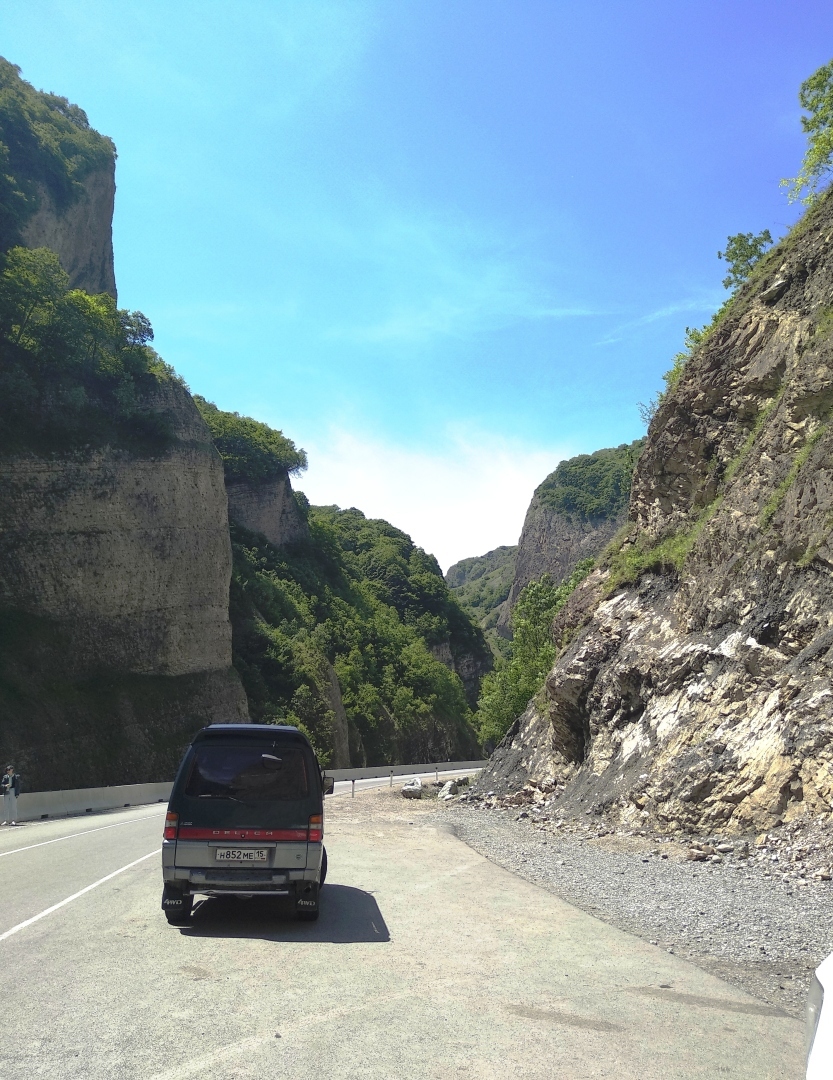 Как мы побывали в Кармадонском ущелье Северного Кавказа – последнем пристанище киногруппы Сергея Бодрова