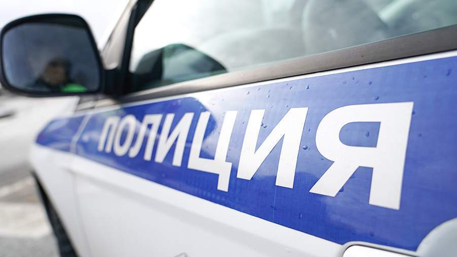 Иномарка с пятью пьяными подростками съехала в реку в Ленинградской области