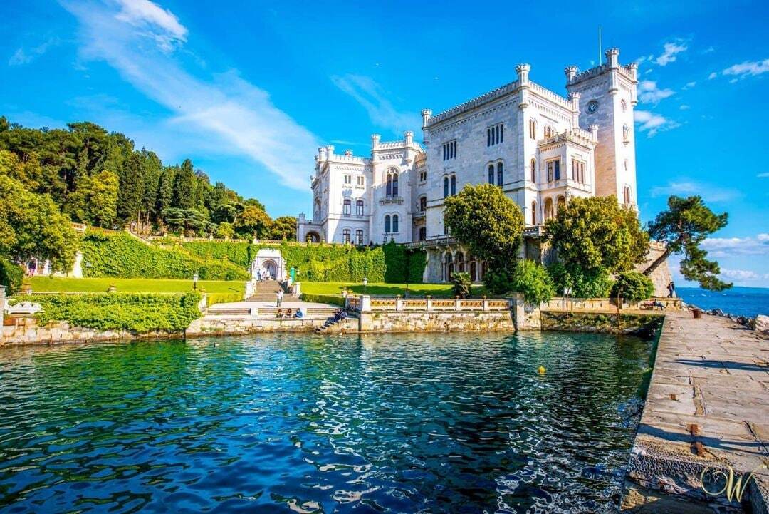 Мирамаре — замок в средневековом шотландском стиле.