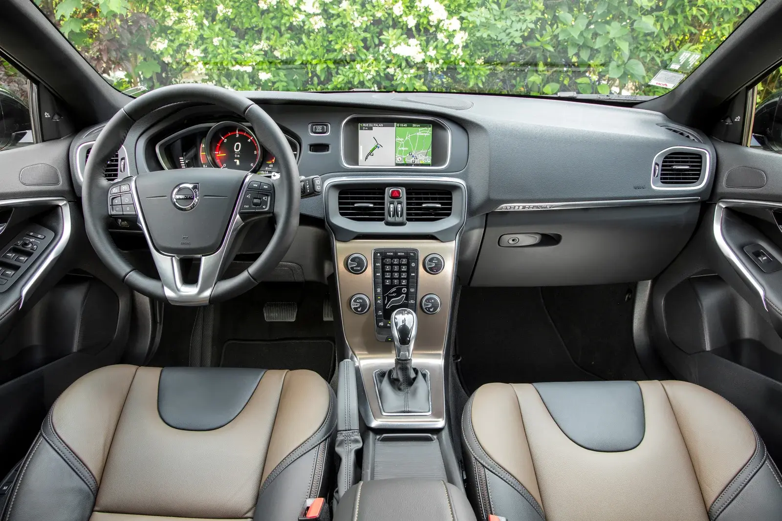 Стоит ли брать Volvo V40 Cross Country с пробегом