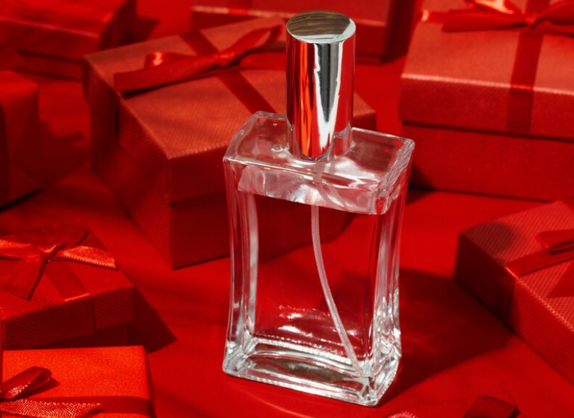 Россиян ждёт новый запрет на парфюм: кабмин составит список разрешённых товаров